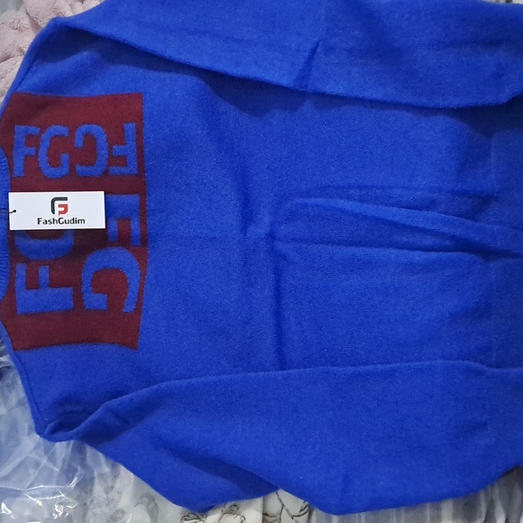 MENS/WOMENS SWEATERS - Picture 3 of 6